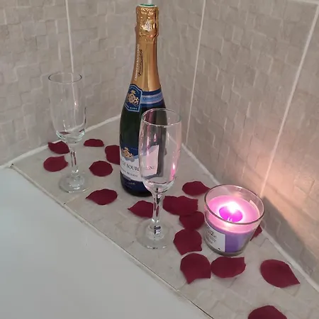 Balneo I 10 Min De Paris Apartamento Romainville